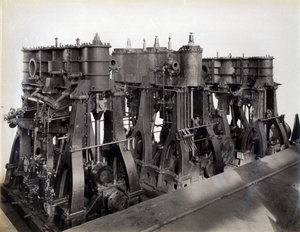 Número de astillero 647, Baikal. Mostrando los motores principales del rompehielos transbordador de trenes Baikal, 1896